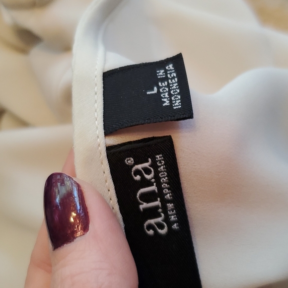 Ana off white/cream, v neck detailed blouse - Picture 4 of 6